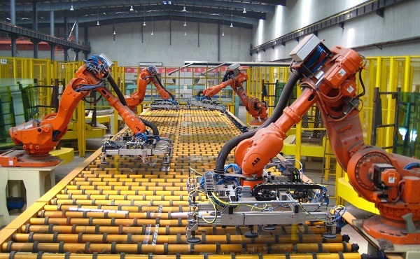 Cánh tay robot là một cỗ máy phục vụ trong quy trình sản xuất công nghiệp