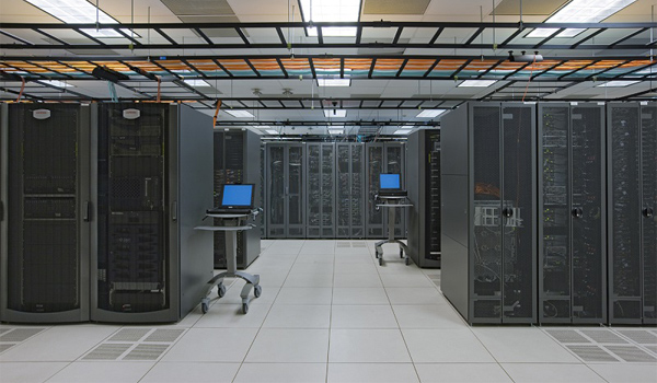 Data Centers là trung tâm dữ liệu hay còn gọi là chỗ đặt máy chủ
