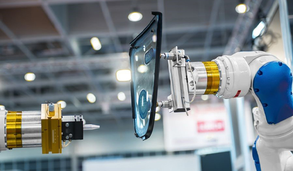 Các robot công nghiệp có khả năng nhận diện/xử lý vật thể, di chuyển linh hoạt,...