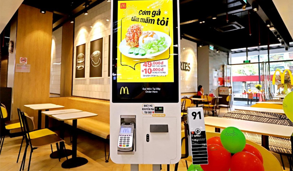 Kiosk bán hàng tự động hoạt động 24/7, mang lại sự tiện lợi tối đa cho người dùng