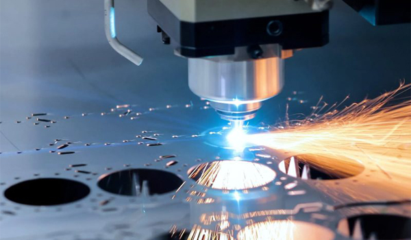 Robot cắt laser là sự kết hợp giữa robot công nghiệp & công nghệ cắt laser
