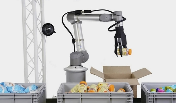 Robot gắp sản phẩm nhựa giải pháp thay thế nhân công cho nhà máy