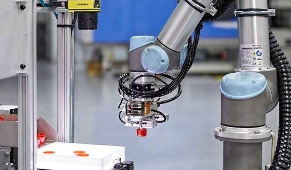 Robot gắp sản phẩm nhựa giúp tối ưu hoá toàn bộ quy trình sản xuất