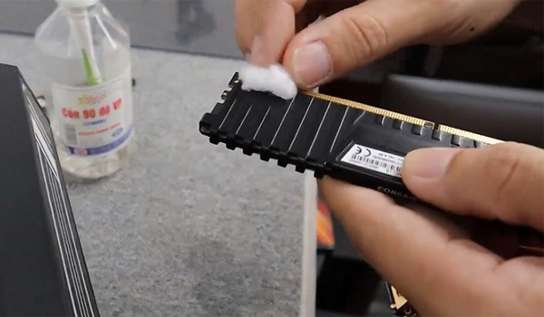 Vệ sinh RAM là rất cần thiết & nên được thực hiện định kỳ khoảng 6 - 12 tháng/lần