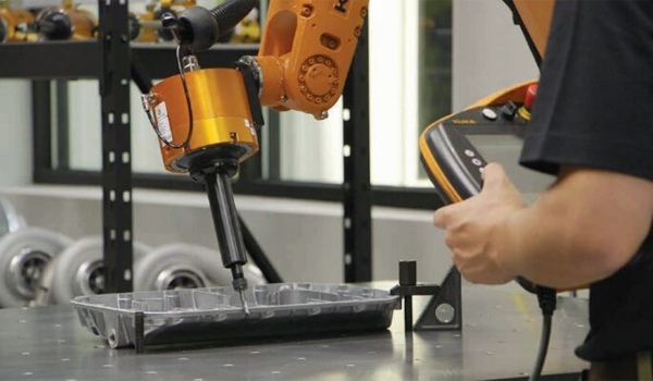 Tích hợp robot đánh bóng, mài nhẵn vật liệu vào dây chuyền sản xuất mang lại nhiều lợi ích vượt trội
