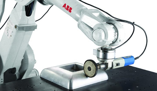 Robot đánh bóng, mài nhẵn vật liệu được lập trình để thực hiện các công đoạn hoàn thiện bề mặt sản phẩm