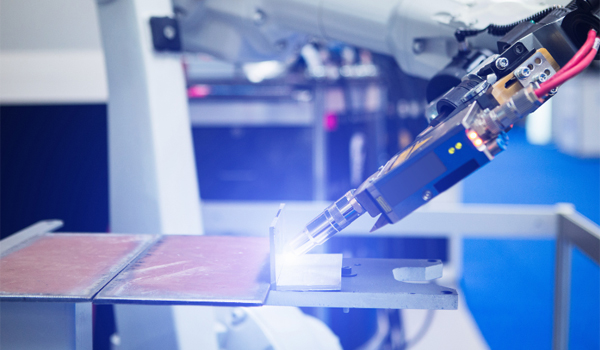 Robot hàn laser giúp giảm thiểu tình trạng biến dạng vật liệu, co ngót & hư hỏng do nhiệt
