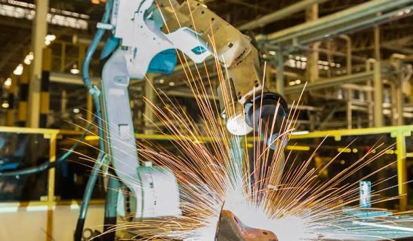 Robot hàn TIG có khả năng hoạt động liên tục, đáp ứng yêu cầu sản xuất hàng loạt
