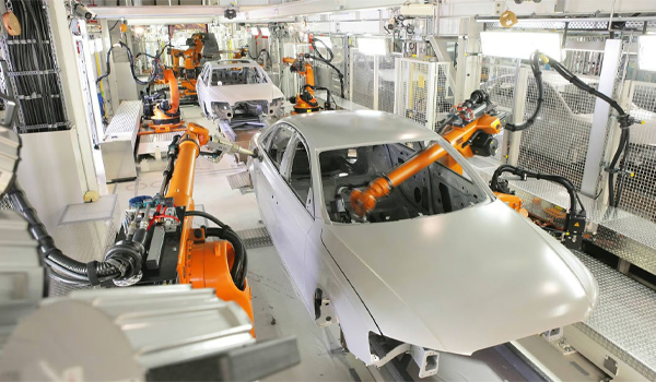 Robot tự động sơn khung thân ô tô là gì?