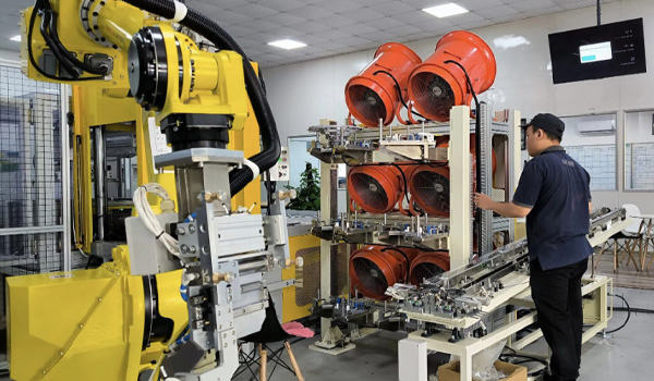 Robot có khả năng làm việc liên tục, chính xác & bền bỉ