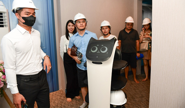 Robot lễ tân đóng vai trò như một "nhân viên đón tiếp thông minh"