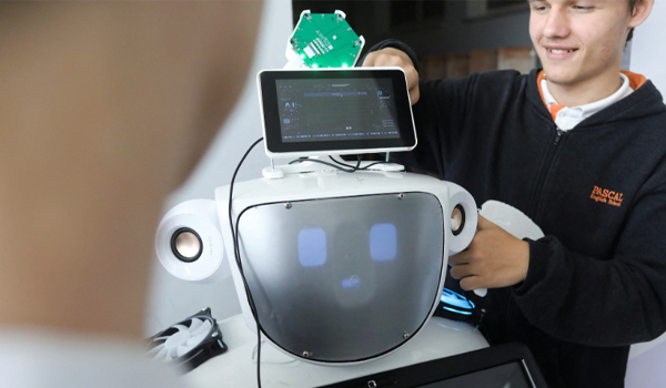 Robot có thể truy xuất dữ liệu thời gian thực giúp nâng cao hiệu suất vận hành tổng thể