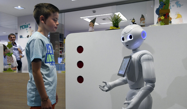 Robot phục vụ chào hỏi - tư vấn - lễ tân - tích hợp GPT Chat