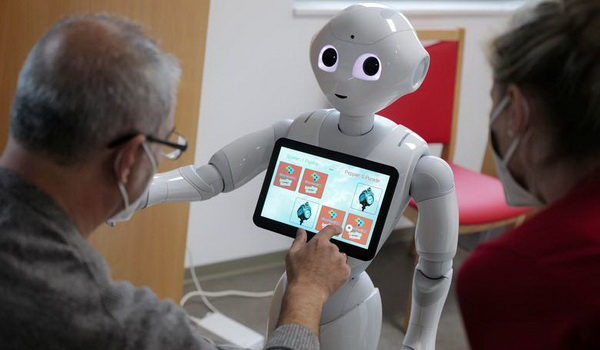 Robot tư vấn thông minh giúp cải thiện chất lượng trả lời theo thời gian