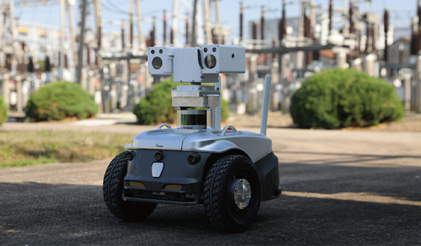 Robot tự động tuần tra kiểm tra hệ thống lưới điện