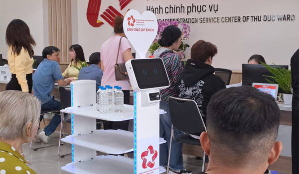 Robot góp phần tạo dựng hình ảnh một chính quyền hiện đại