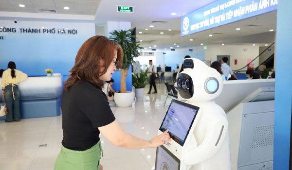 Xu hướng số hóa thủ tục hành chính và vai trò của robot dịch vụ