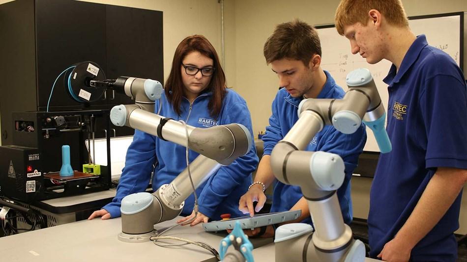 Xu Hướng Sử Dụng Robot Trong Ngành Giáo Dục Hiện Đại