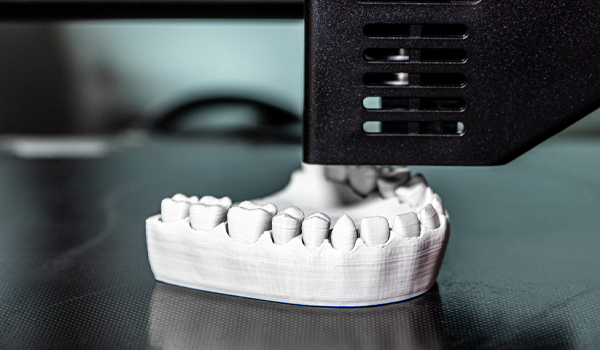 Máy in 3D mô hình được dùng để in mão răng, cầu răng, răng giả