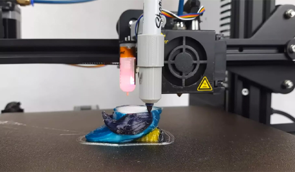 Máy in 3D màu sử dụng công nghệ in 3 chiều để tạo ra các vật thể có màu sắc