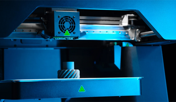 Máy in 3D kim loại là thiết bị sử dụng công nghệ in 3D hiện đại để tạo ra các chi tiết