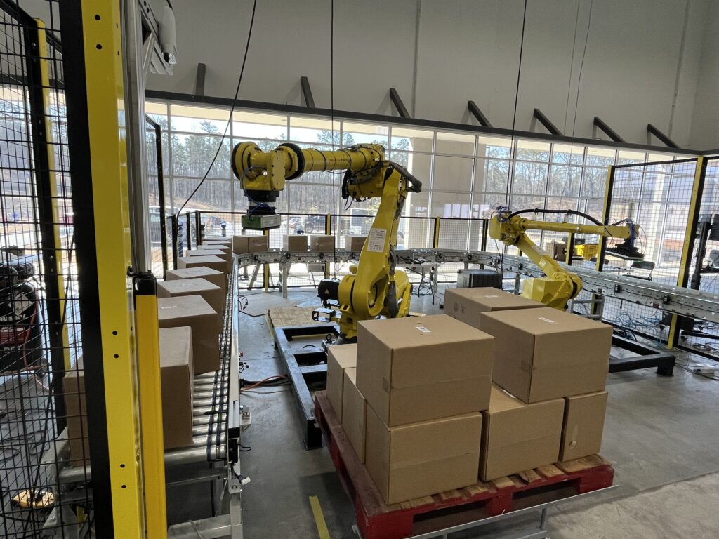 Robot bốc xếp hàng lên Pallet tự động
