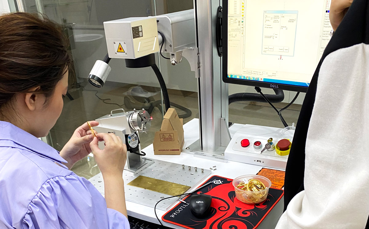 Ứng dụng máy cắt laser trong ngành kim loại đá quý kim hoàn
